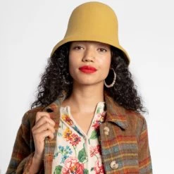 McGraw Hat Vienna Gold -clothing hat yellow onbody